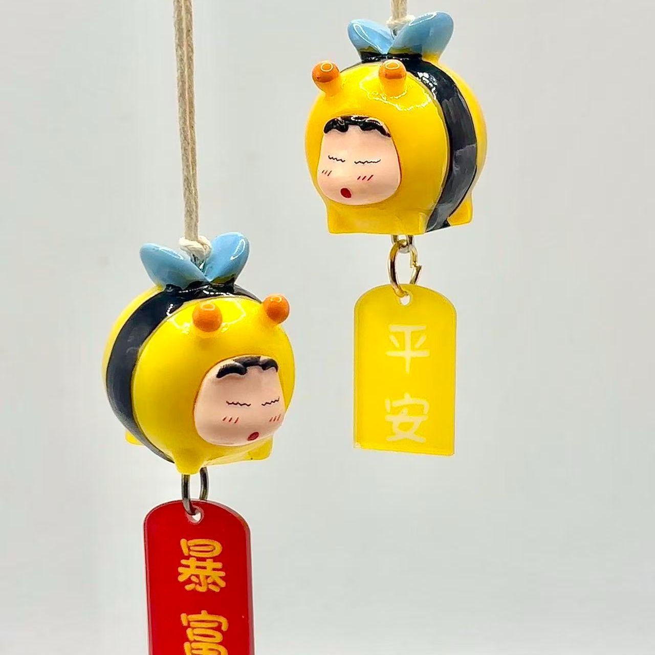 Car Accessories Decoration - Crayon Shin-chan Bee Cosplay Figuur Auto